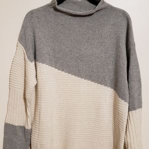 Knit Colorblock Ivory &Gray Sweater M/L